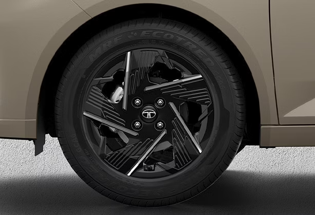 2025 Tata Altroz facelift